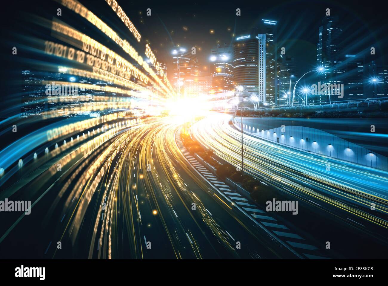 Flux de données numériques sur la route avec flou de mouvement pour créer une vision de transfert de vitesse rapide . Concept de transformation numérique future , innovation perturbatrice Banque D'Images