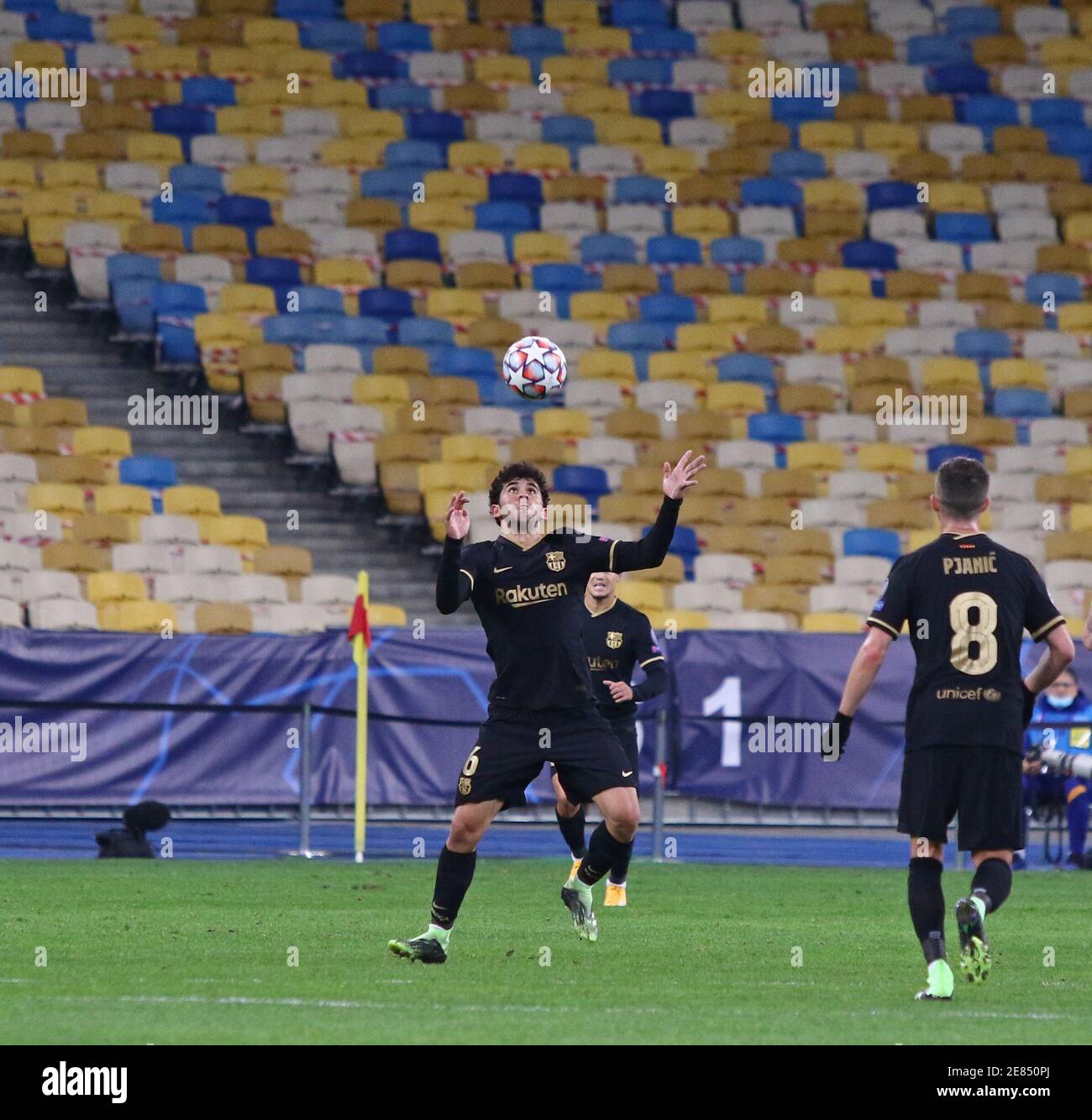 KIEV, UKRAINE - 24 NOVEMBRE 2020 : Carles Alena de Barcelone en action pendant le match de la Ligue des champions de l'UEFA contre Dynamo Kyiv au stade NSC Olimpiyski. Barcelone a gagné 4-0 Banque D'Images