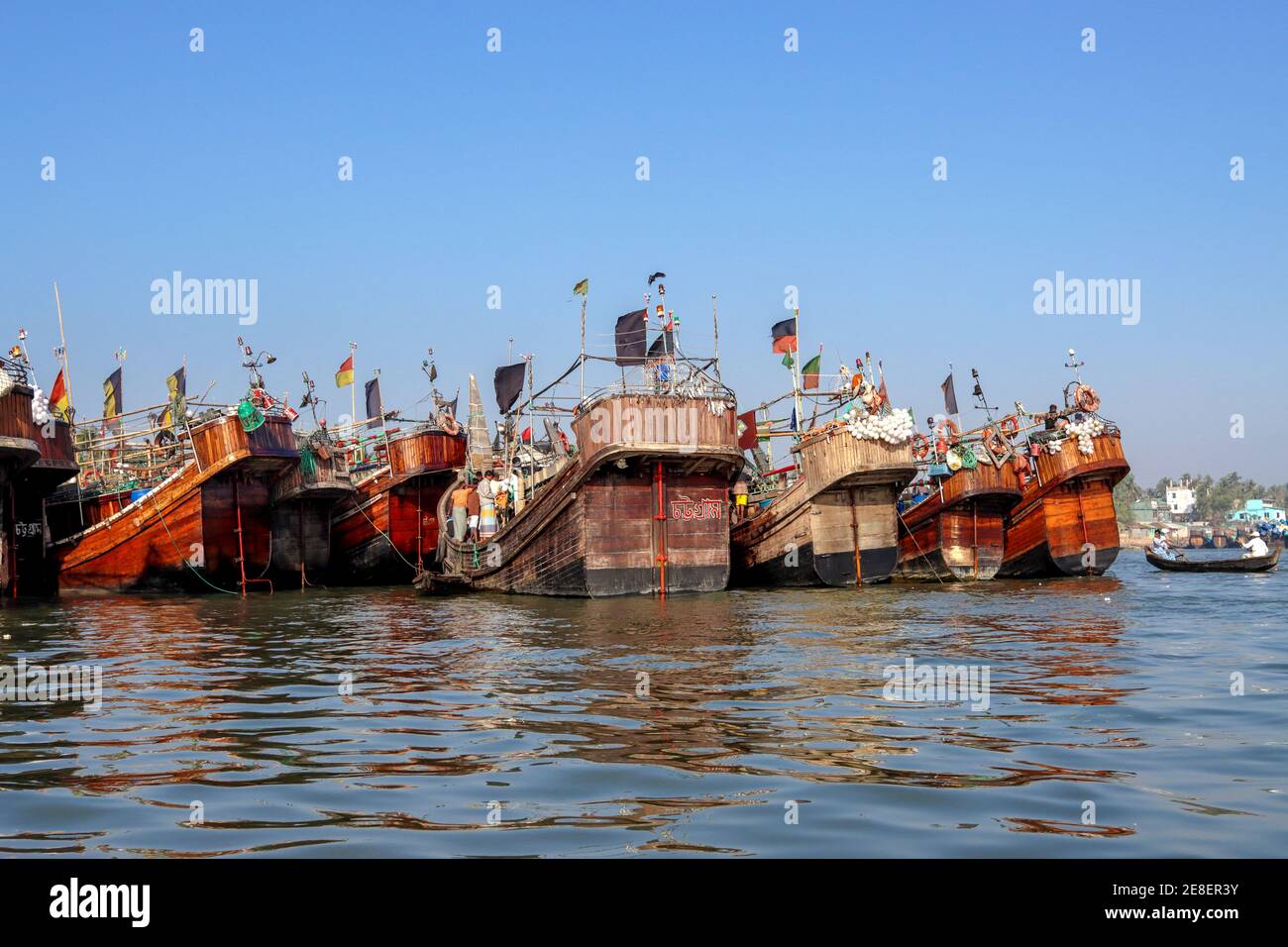 Ancrage de bateau de pêche à cox's bazar pêcherie ghat,Chittagong,Bangladesh Banque D'Images