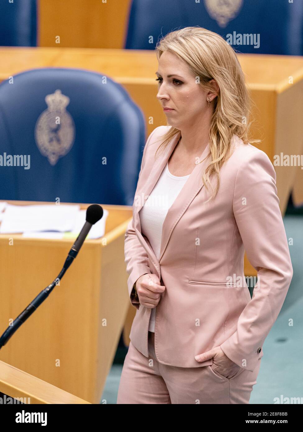 LA HAYE, PAYS-BAS - JANVIER 19: Lilian Marijnissen de SP vu pendant le  débat en plénière au Parlement de Tweede Kamer sur la démission de t Photo  Stock - Alamy