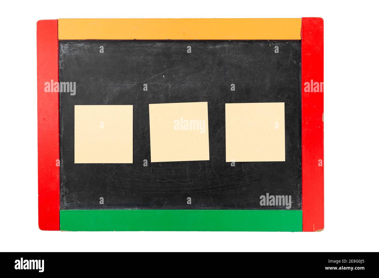 Tableau scolaire pour dessiner avec de la craie et des autocollants en papier. Espace pour le texte. Banque D'Images
