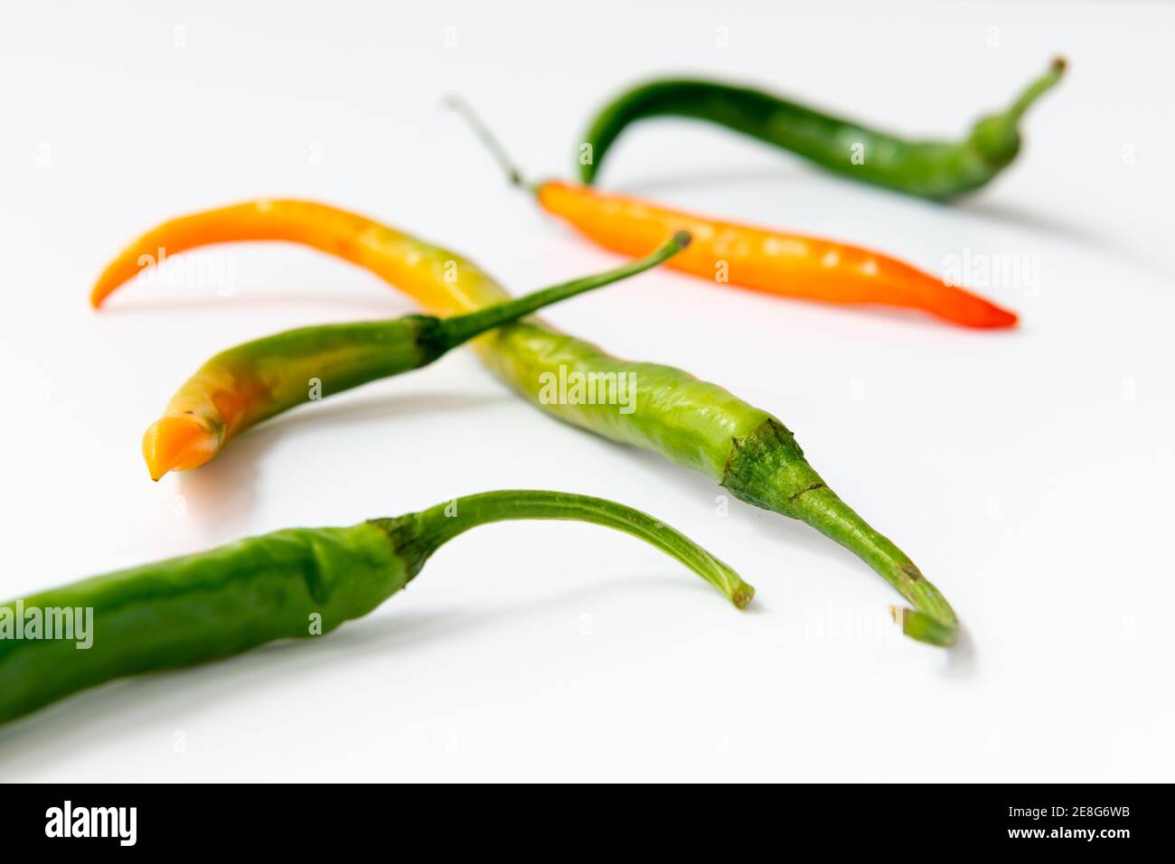 Piment de Cayenne isolé avec un fond blanc. Banque D'Images