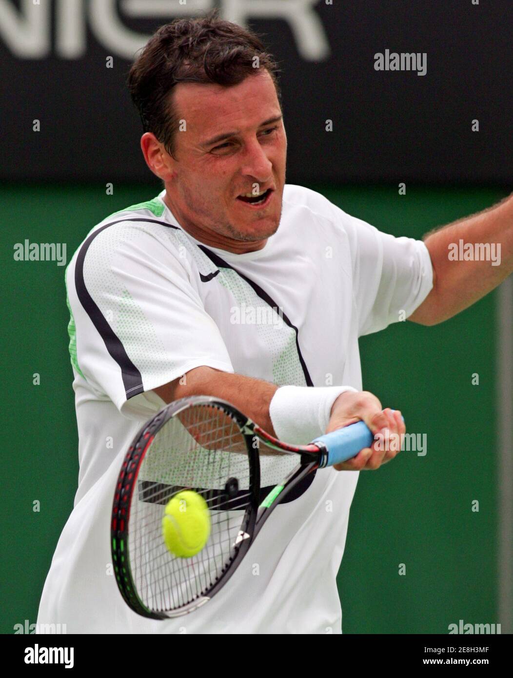 Romania's Andrei Pavel hits a return against Spain's Carlos Moya during their match at the Australian Open tennis tournament in Melbourne January 16, 2006. REUTERS/Claro Cortes IV Banque D'Images
