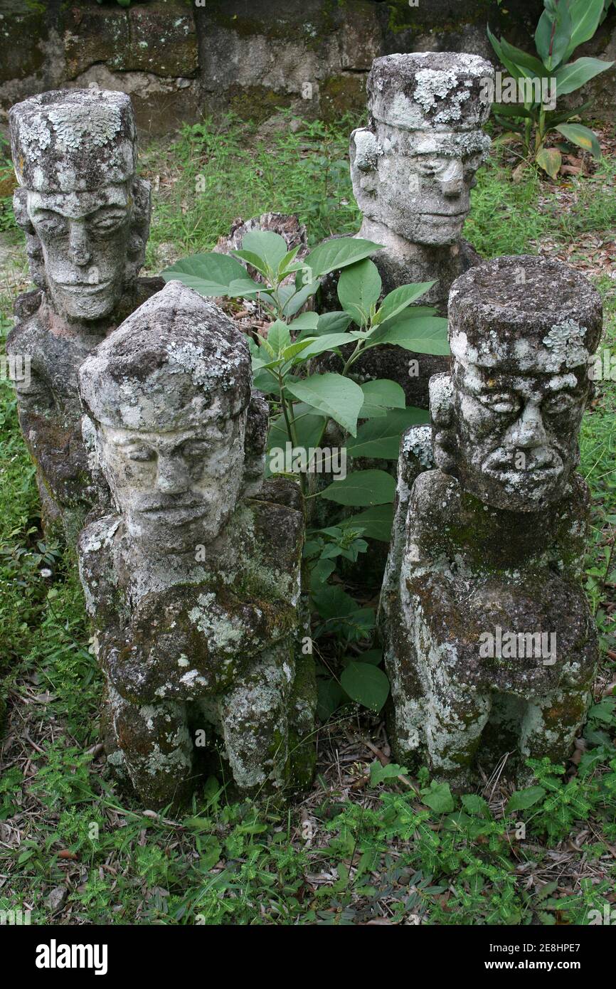 Sculptures en pierre à Tomok. Île de Samosir, lac Toba, Sumatra Banque D'Images