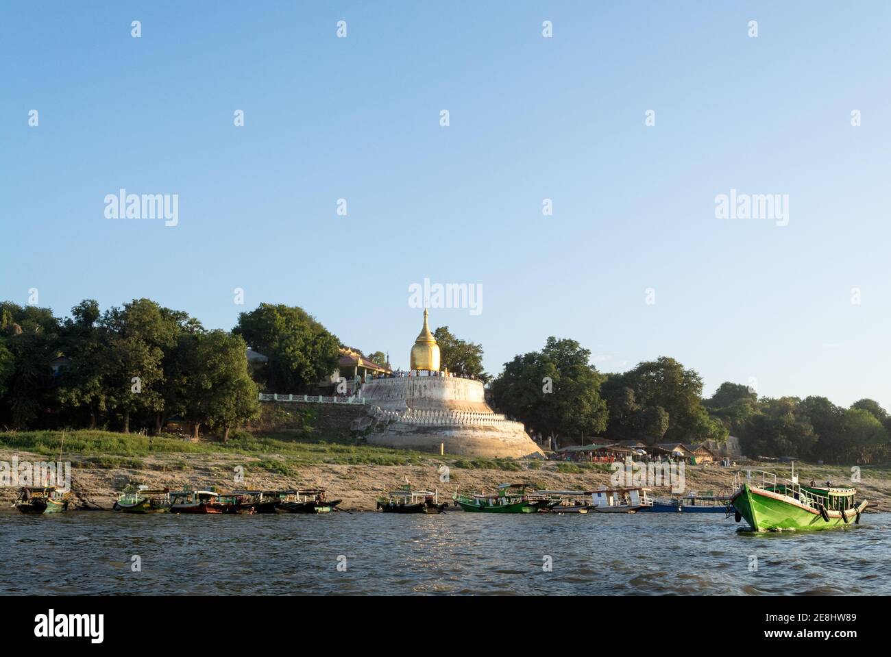 Bagan, Myanmar - la pagode Bupaya, une pagode notable située à un virage sur la rive droite de la rivière Ayeyarwady, ou Irrawaddy. Banque D'Images