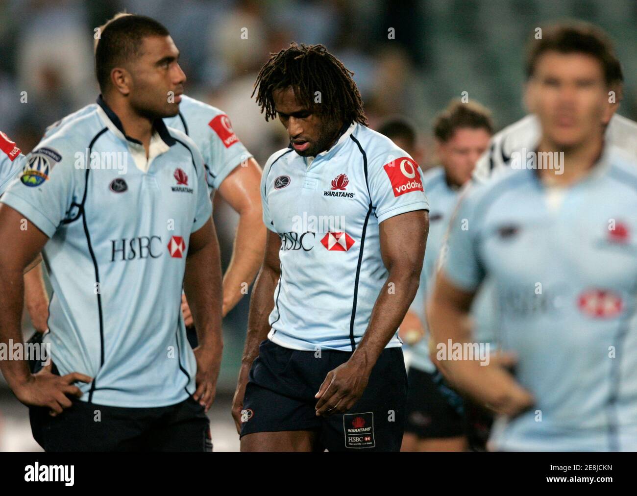 Lote Tuqiri de NSW Waratahs d'Australie (C) réagit après la perte de 32-19 de son équipe aux Bulls d'Afrique du Sud lors de leur match de rugby Super 14 à Sydney le 10 mars 2007. REUTERS/will Burgess (AUSTRALIE) Banque D'Images