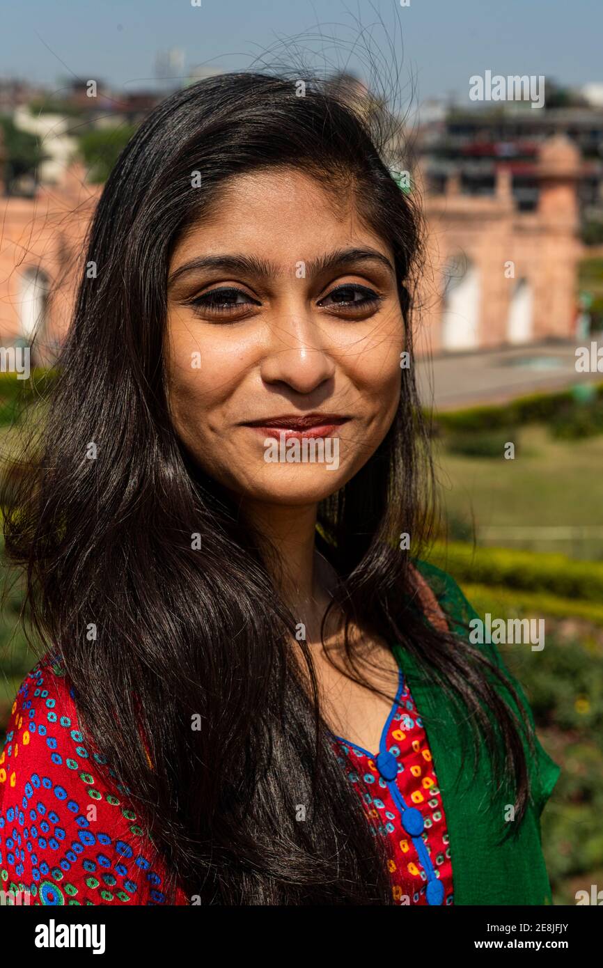 Portrait d'une jeune femme, le fort de Lalbagh et le fort d'Aurangabad, Dhaka, Bangladesh Banque D'Images