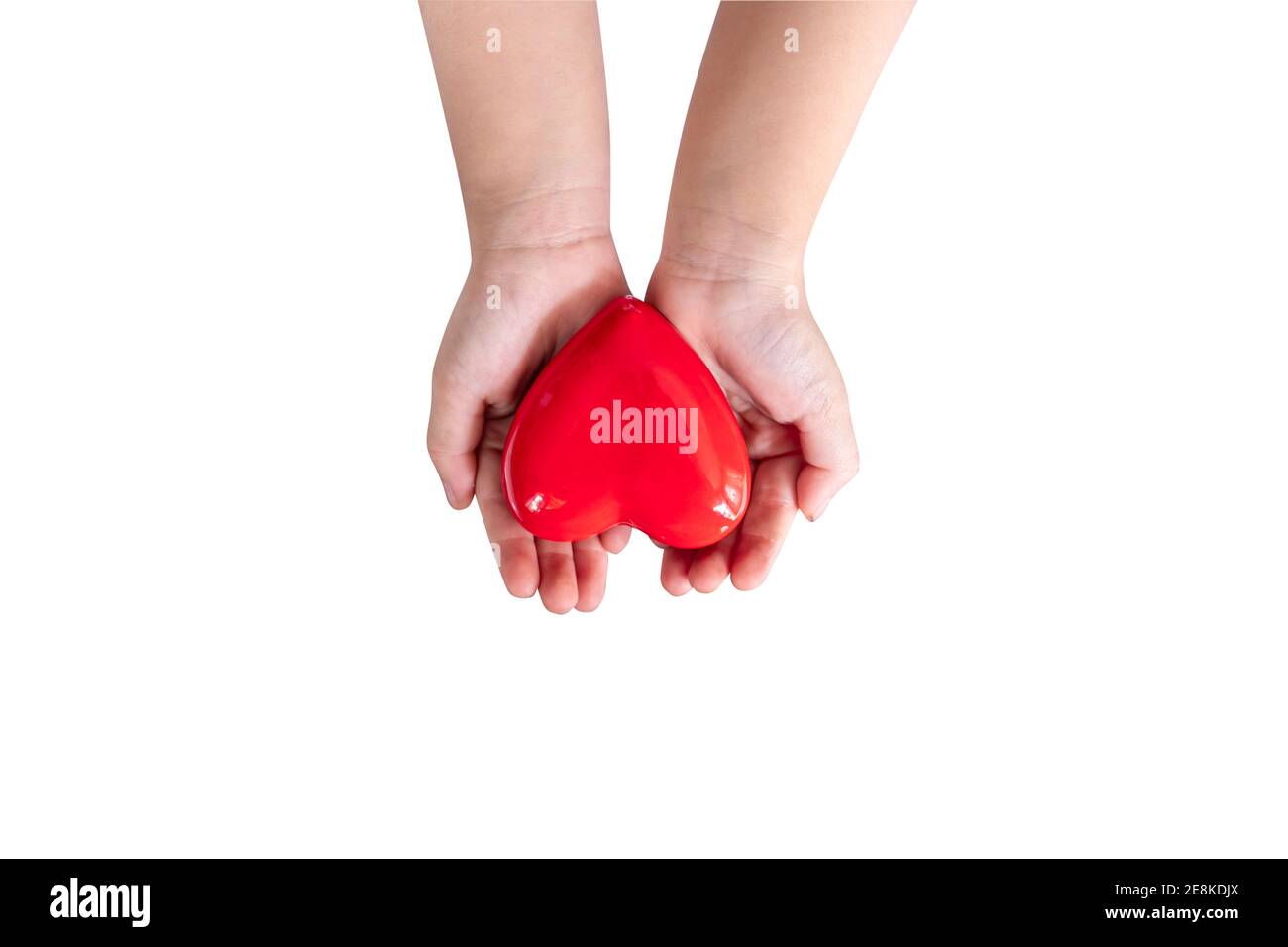 Main tenant le coeur décoratif dans les mains sur fond blanc Banque D'Images