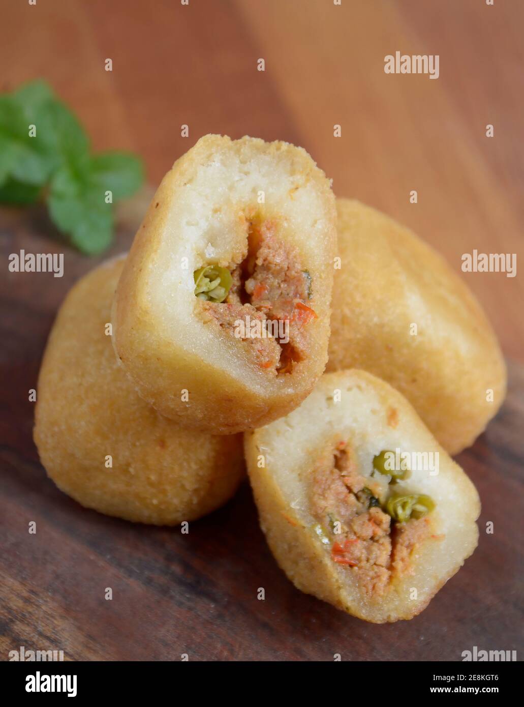Combro Cake Est Le Gateau Traditionnel De L Ouest De Java Indonesie Son Principal Ingredient Est Le Manioc Rape Et L Oncom Photo Stock Alamy Combro Cake Est Le Gateau Traditionnel De L Ouest De Java Indonesie Son Principal Ingredient Est Le Manioc Rape Et L Oncom Photo Stock Alamy