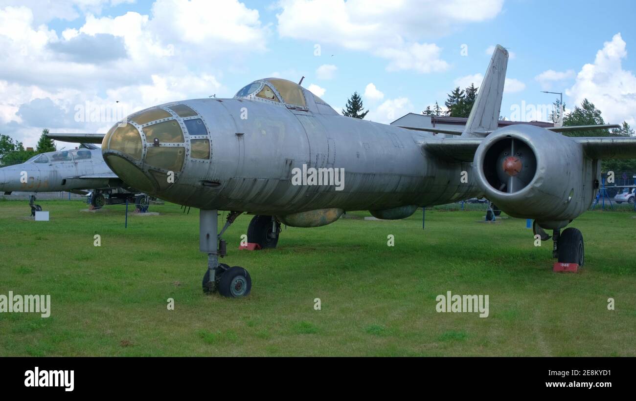 Ancien avion de chasse au jet dans un musée militaire en plein air. Concept d'avions militaires. Banque D'Images
