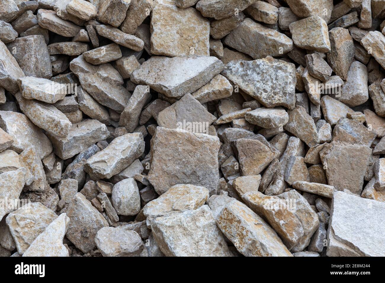 Gros plan d'une pile de pierres de mur Purbeck à vendre chez a Builders Merchants en Angleterre, au Royaume-Uni Banque D'Images