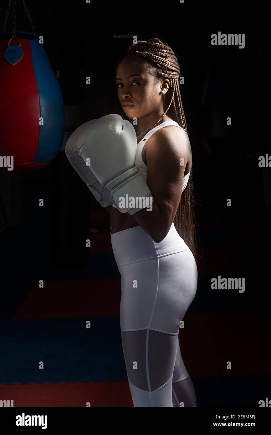 Vêtements boxe femme sale