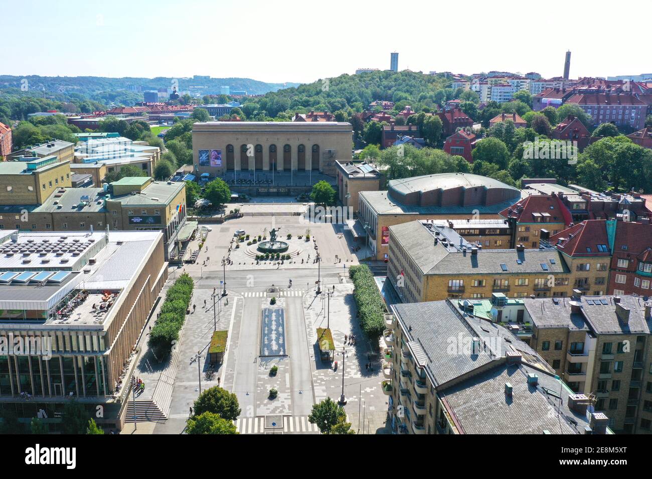 GÖTEBORG, SUÈDE- 26 AOÛT 2019:Göteborg avec la statue de Poséidon, Göteborg. En arrière-plan se trouve le musée d'art de Göteborg. Banque D'Images