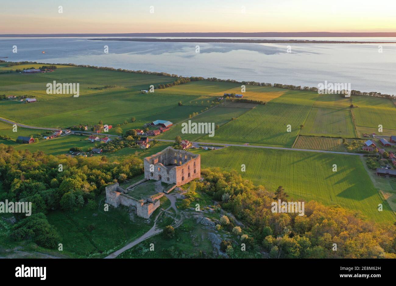 La vie quotidienne en ruine Brahehus. Brahehus est un ancien château, aujourd'hui ruine, à l'Europe de la route 4, à trois kilomètres au nord de Gränna. La ruine est situé à Gränna à Jönköping, Suède municipalité. Banque D'Images