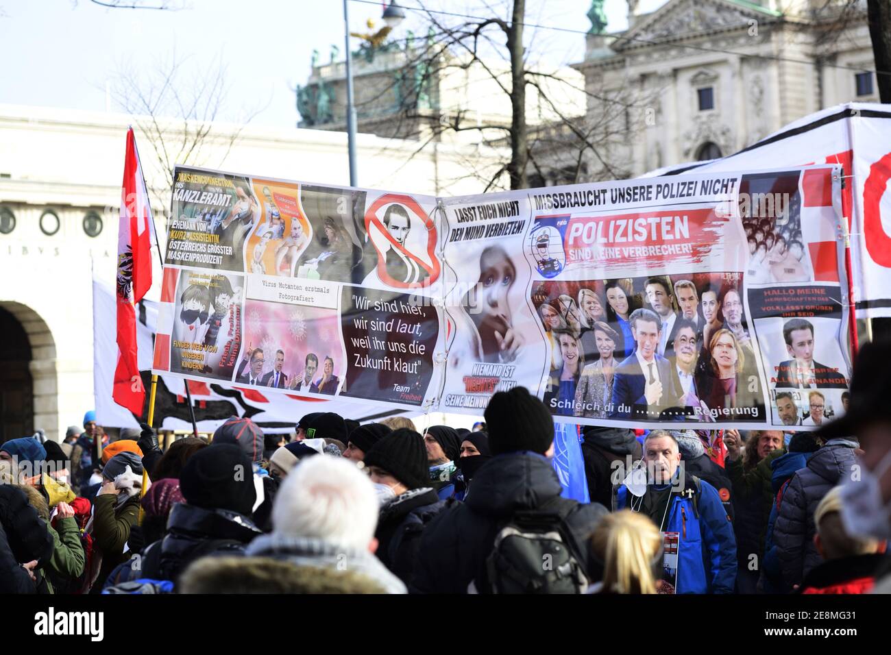 31 janvier 2021. Vienne, Autriche. Une manifestation anti corona non enregistrée avec plusieurs milliers de personnes a été encerclée et décomposée par la police. Banque D'Images