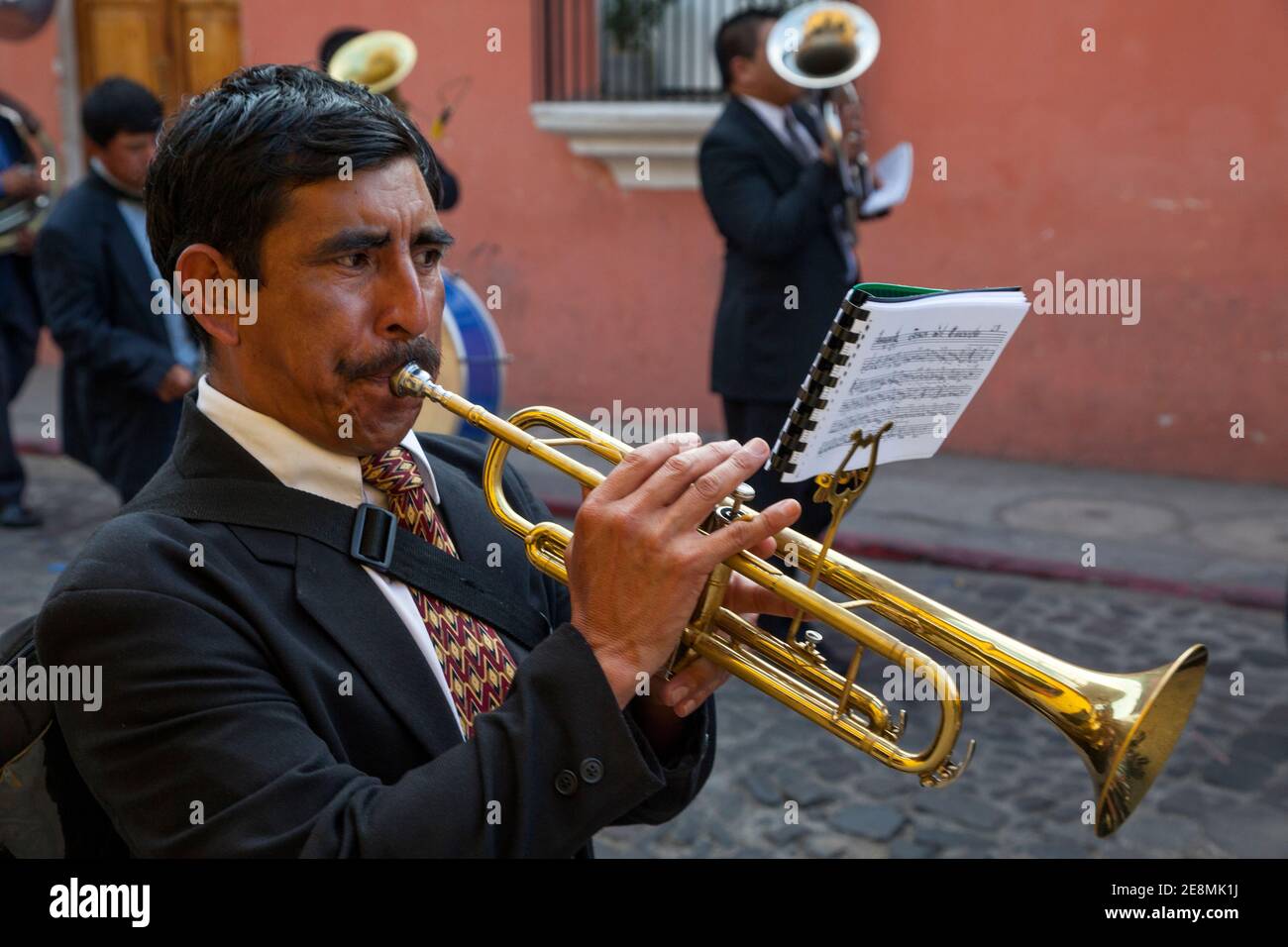 Fanfare trumpet Banque de photographies et d'images à haute résolution -  Alamy