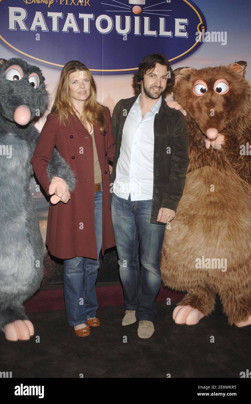 L'acteur français Frederic Difienthal et sa femme Gwendoline assistent à la première de 'Ratatouille' au théâtre Gaumont Marignan sur les champs-Elysées à Paris, le 30 juin 2007. Photo de Giancarlo Gorassini/ABACAPRESS.COM Banque D'Images