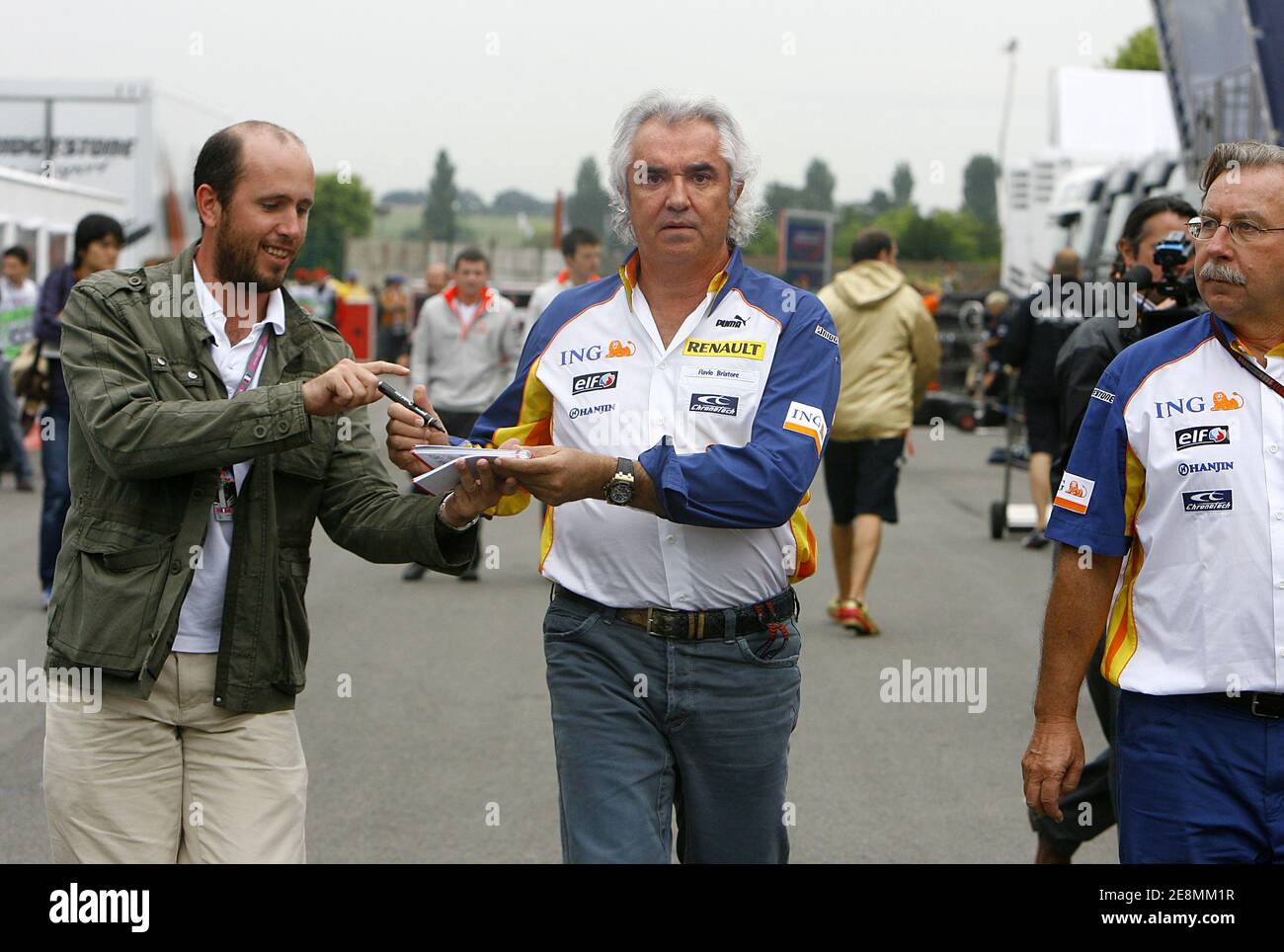 Formula One Renault Boss Flavio Briatore avant le Grand Prix de Formule 1, Magny-cours, près de Nevers, France, le 30 juin 2007. Photo de Patrick Bernard/Cameleon/ABACAPRESS.COM Banque D'Images