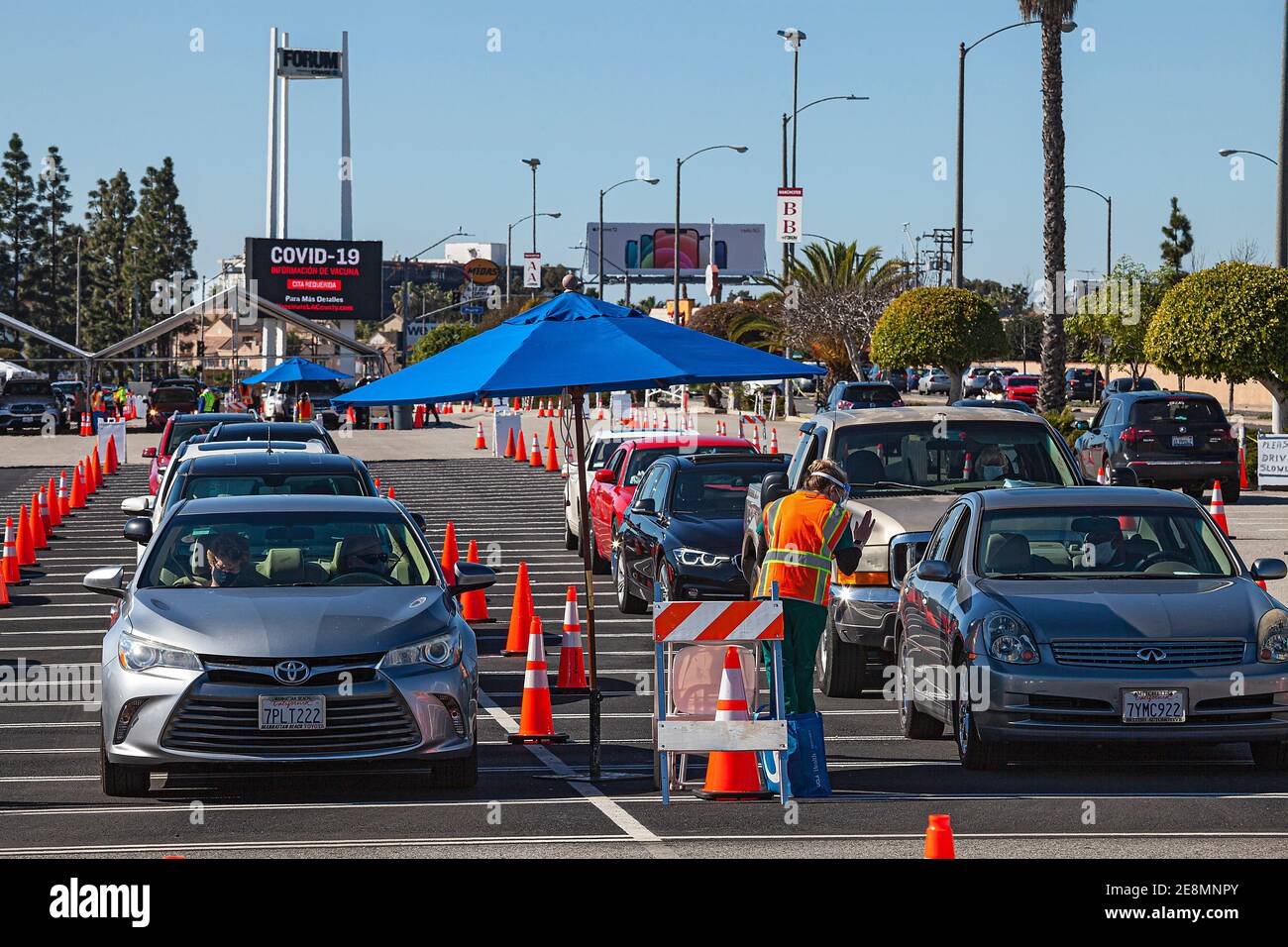 Covid-19 site de distribution de vaccins Pfizer, The Forum, Inglewood, Californie, États-Unis Banque D'Images
