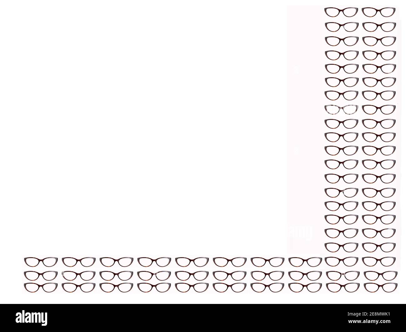 Bordures des montures de lunettes sur fond blanc Uni. Personne. Copier l'espace. Banque D'Images Bordures des montures de lunettes sur fond blanc Uni. Personne. Copier l'espace. Banque D'Images