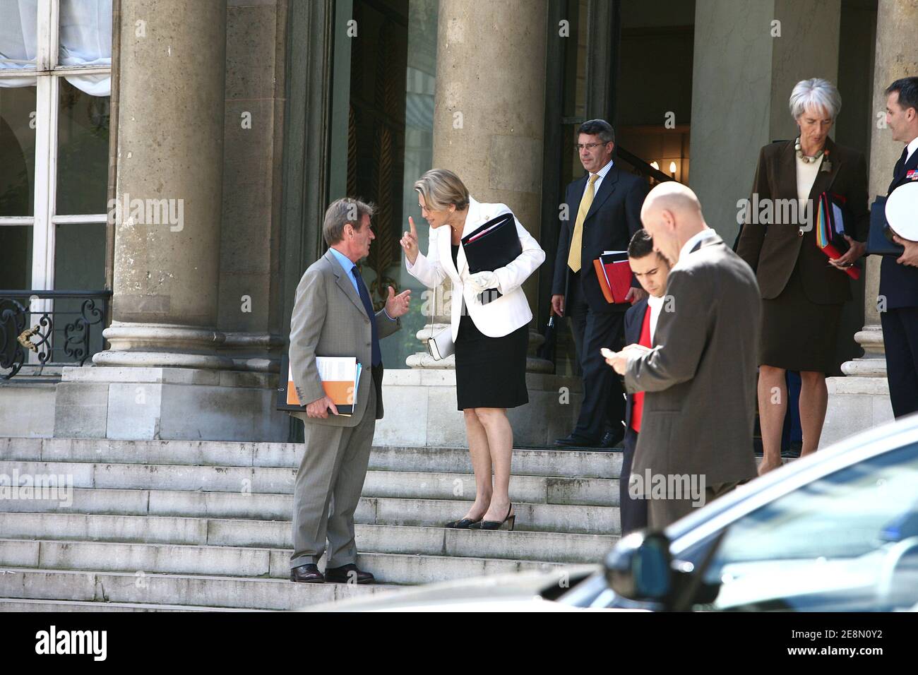 Bernard Kouchner, ministre des Affaires étrangères, et Michele Alliot-Marie, ministre de l'intérieur, en photo après le conseil des ministres qui s'est tenu à l'Elysée à Paris, en France, le 18 juillet 2007. Photo de Mousse/ABACAPRESS.COM Banque D'Images