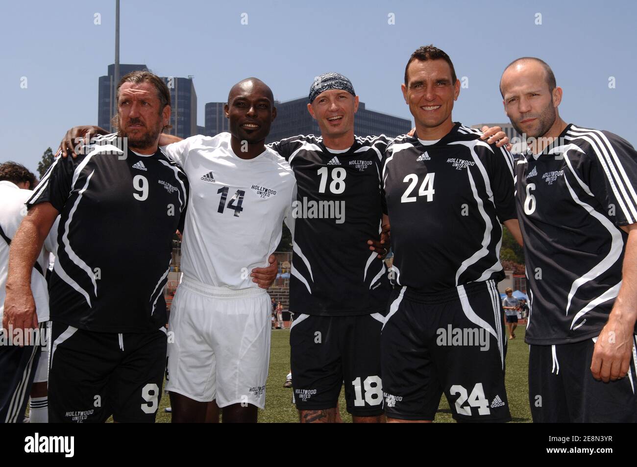 Steve Jones, Jimmy Jean-Louis, Frank Leboeuf, Vinnie Jones et Jason Statham assistent à « Scer for Survivors » un match de football organisé par le Hollywood United football Club au profit du Programme for torture victimes The Hollywood United Youth Soccer Association. Los Angeles, CA, États-Unis le 22 juillet 2007. Photo de Lionel Hahn/Cameleon/ABACAPRESS.COM Banque D'Images