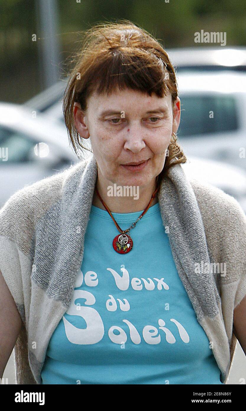 L'ancienne terroriste du groupe Arme 'action directe' Nathalie Menigon regagne sa cellule d'apres sa première route de semi liberté. Apres 20 ans d'incarcération, elle beneficiera du régime de semi-liberté. Elle est disponible dans un centre de r Banque D'Images