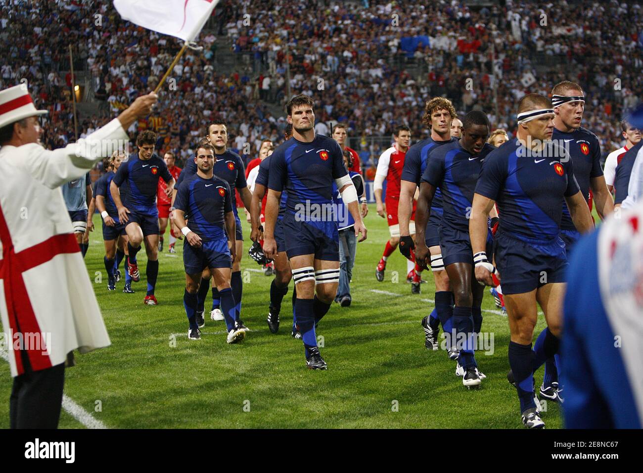 Fabien Pelous (C) pendant le match amical, France contre Angleterre au stade Velodrome de Marseille, France le 18 août 2007. La France a remporté 22-9 lors d'un match de test de réchauffement de la coupe du monde à Marseille. Photo de Christian Liewig/ABACAPRESS.COM Banque D'Images