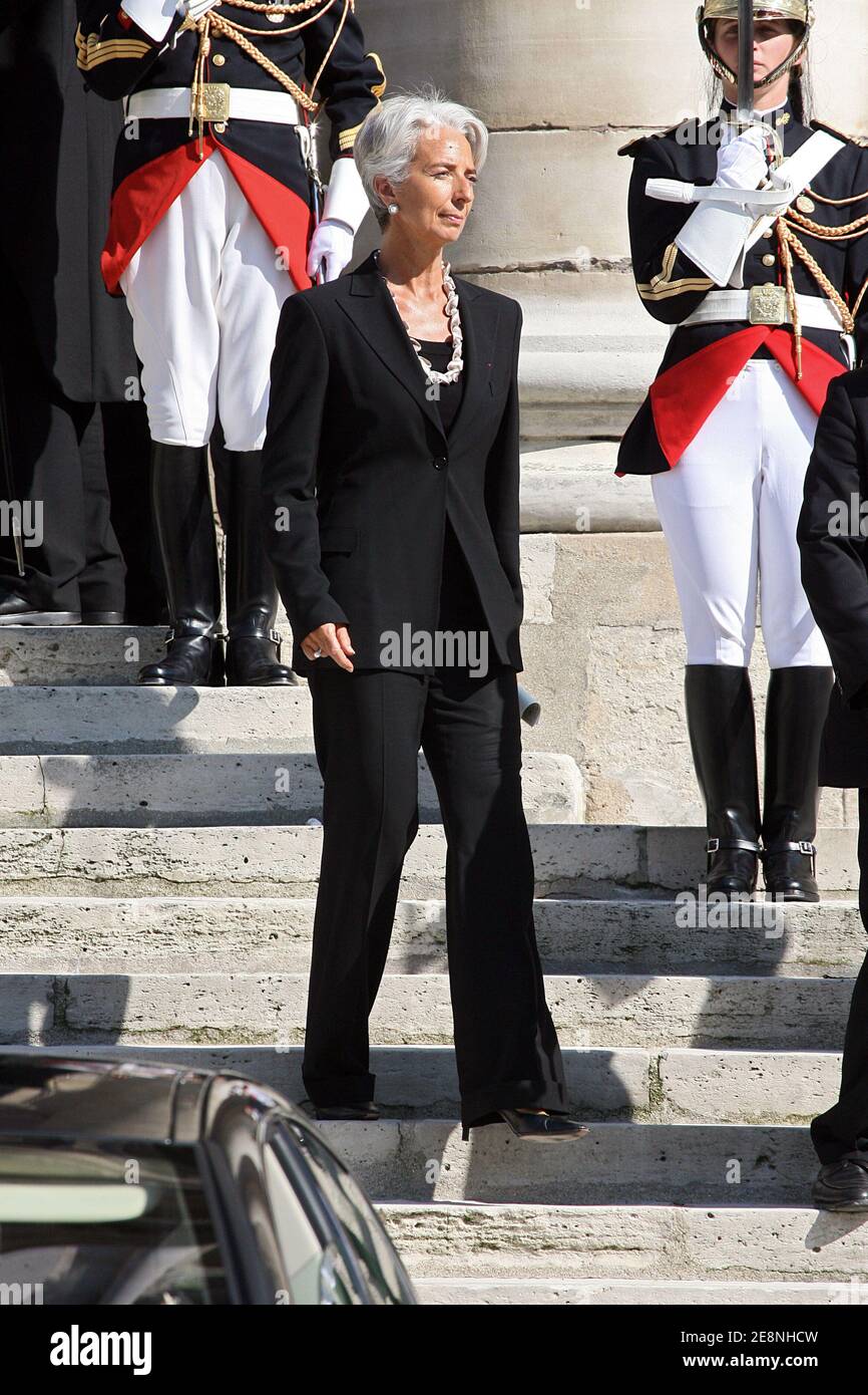 La ministre de l'économie Christine Lagarde assiste aux funérailles de Raymond barre à la chapelle de l'hôpital militaire Val de Grace à Paris, France, le 29 août 2007. L'ancien Premier ministre français Raymond barre est décédé à l'âge de 83 ans à l'hôpital militaire de Val de Grace. Photo de Mousse-Taamallah/ABACAPRESS.COM Banque D'Images