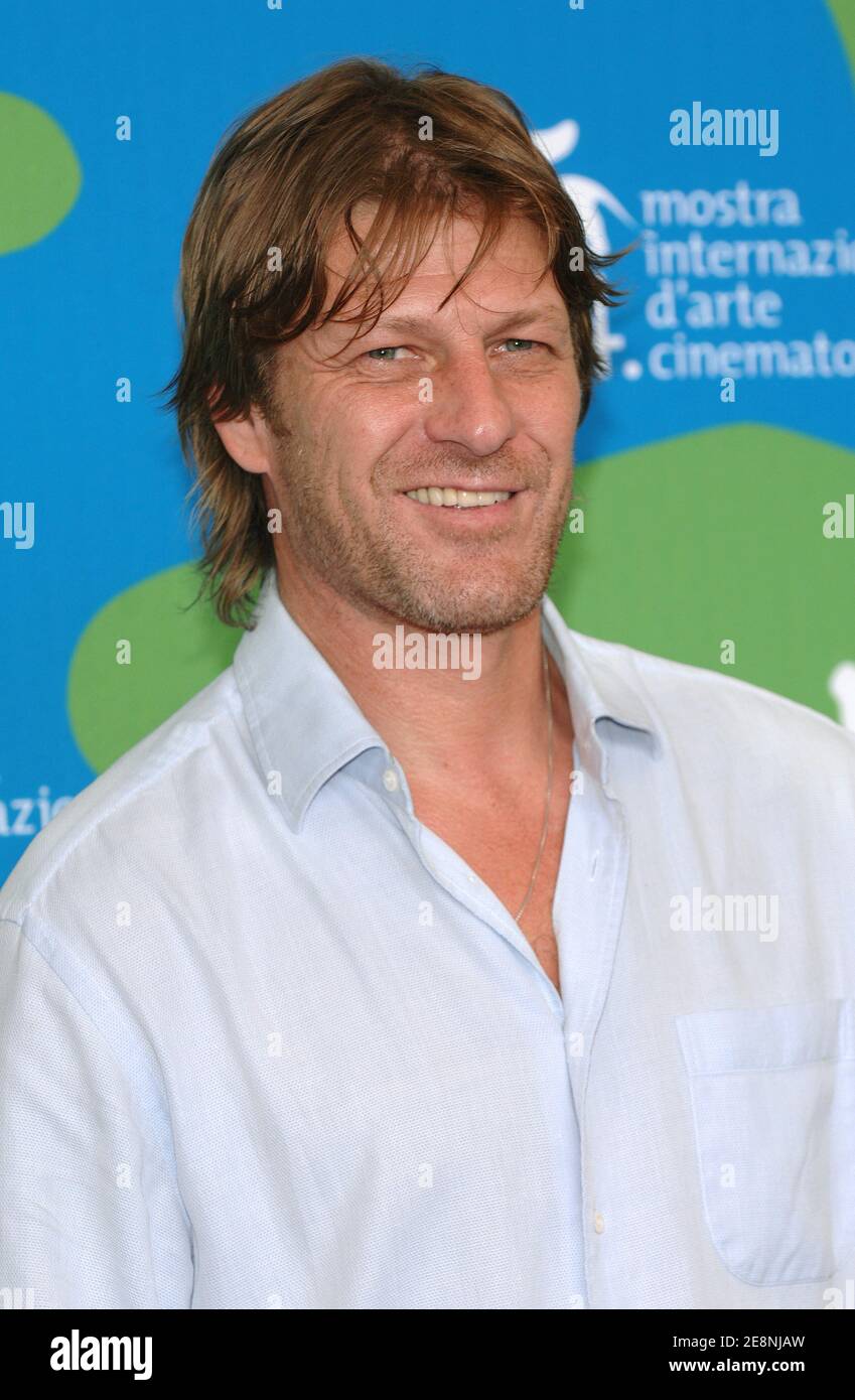 Sean Bean, membre du casting, pose pour des photos pendant le photocall pour 'Far North' au 64ème Festival annuel du film de Venise à Venise, en Italie, le 30 août 2007. Photo de Nicolas Khayat/ABACAPRESS.COM Banque D'Images