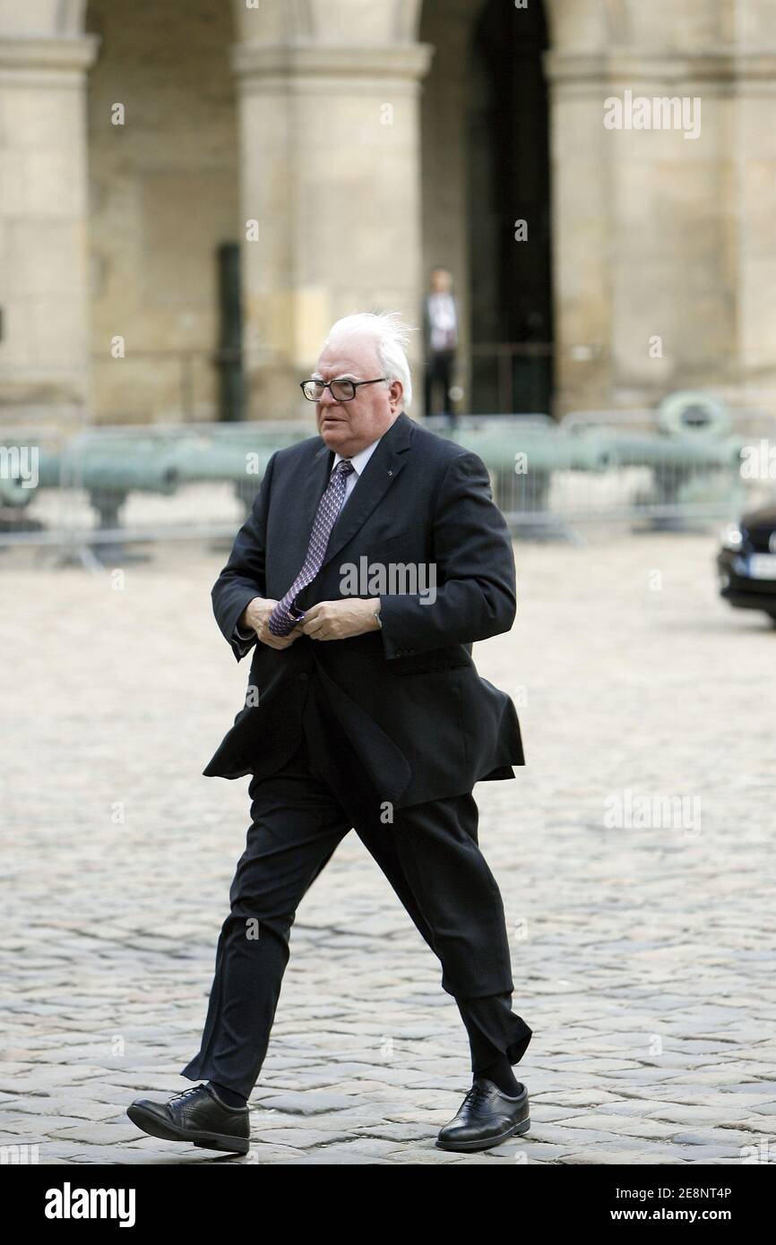 Pierre Mauroy assiste à la messe funéraire de l'ancien Premier ministre Pierre Messmer, qui s'est tenue à l'église des Invalides à Paris, en France, le 4 septembre 2007. Photo de Bernard Bisson/ABACAPRESS.COM Banque D'Images
