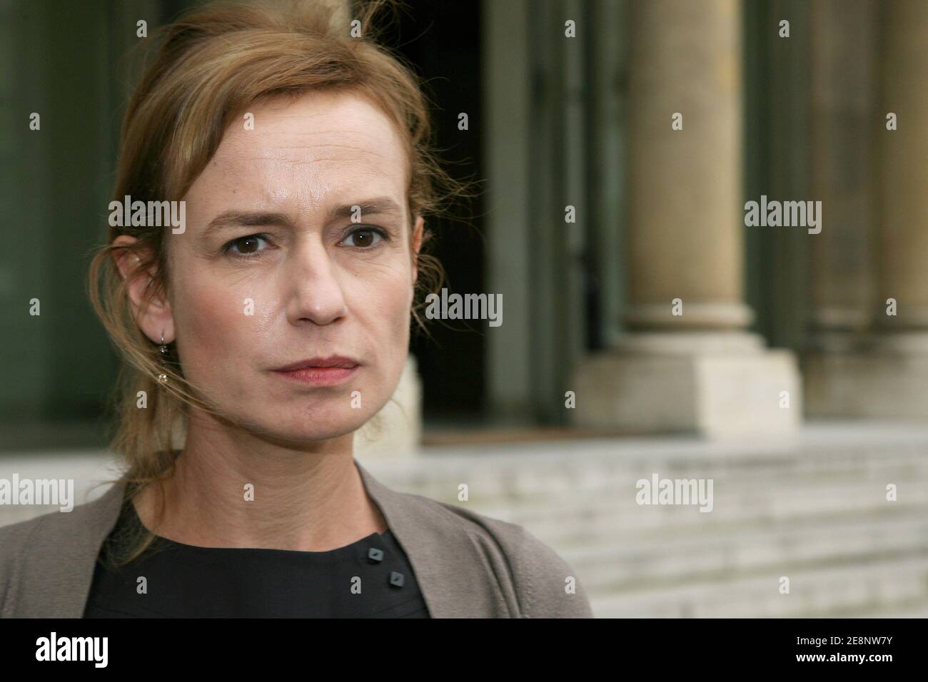 L'actrice française Sandrine Bonnaire arrive au Palais de l'Elysée à Paris, le 5 septembre 2007, pour rencontrer le Président Nicolas Sarkozy. Photo de Mehdi Taamallah/ABACAPRESS.CO Banque D'Images