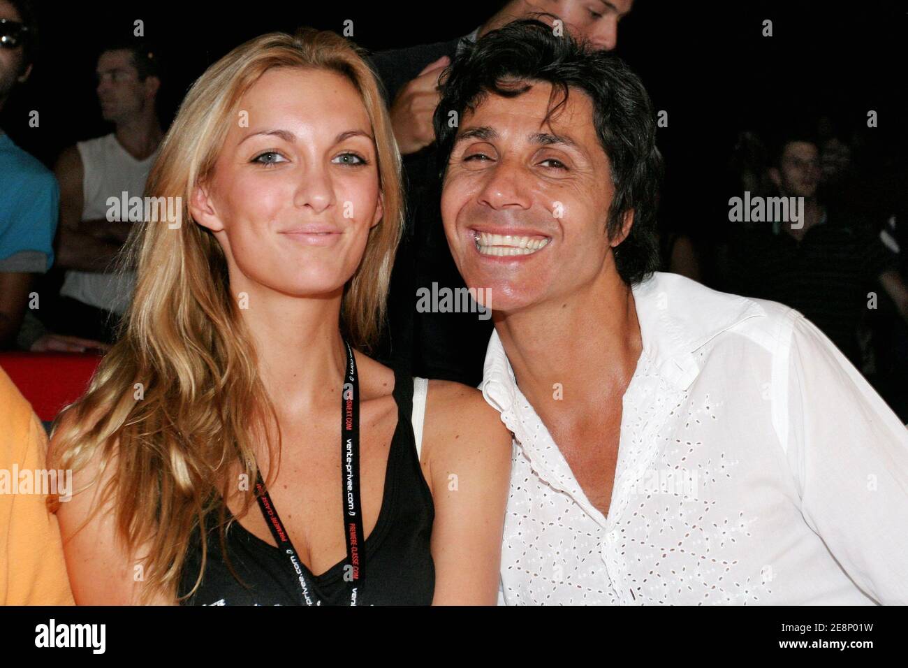 Le chanteur Jean-Luc Lahaye et sa petite amie Vanessa assistent à  l'exposition « Who's Next » à Paris, en France, le 8 septembre 2007. Photo  de Benoit Pinguet/ABACAPRESS.COM Photo Stock - Alamy