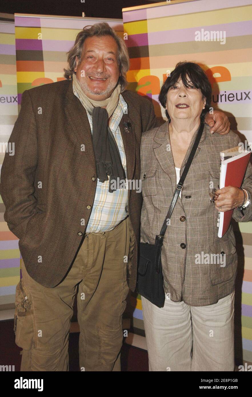 L acteur Fran ais Jean Claude Dreyfus Et Son pouse Assistent La l-acteur-fran-ais-jean-claude-dreyfus-et-son-pouse-assistent-la