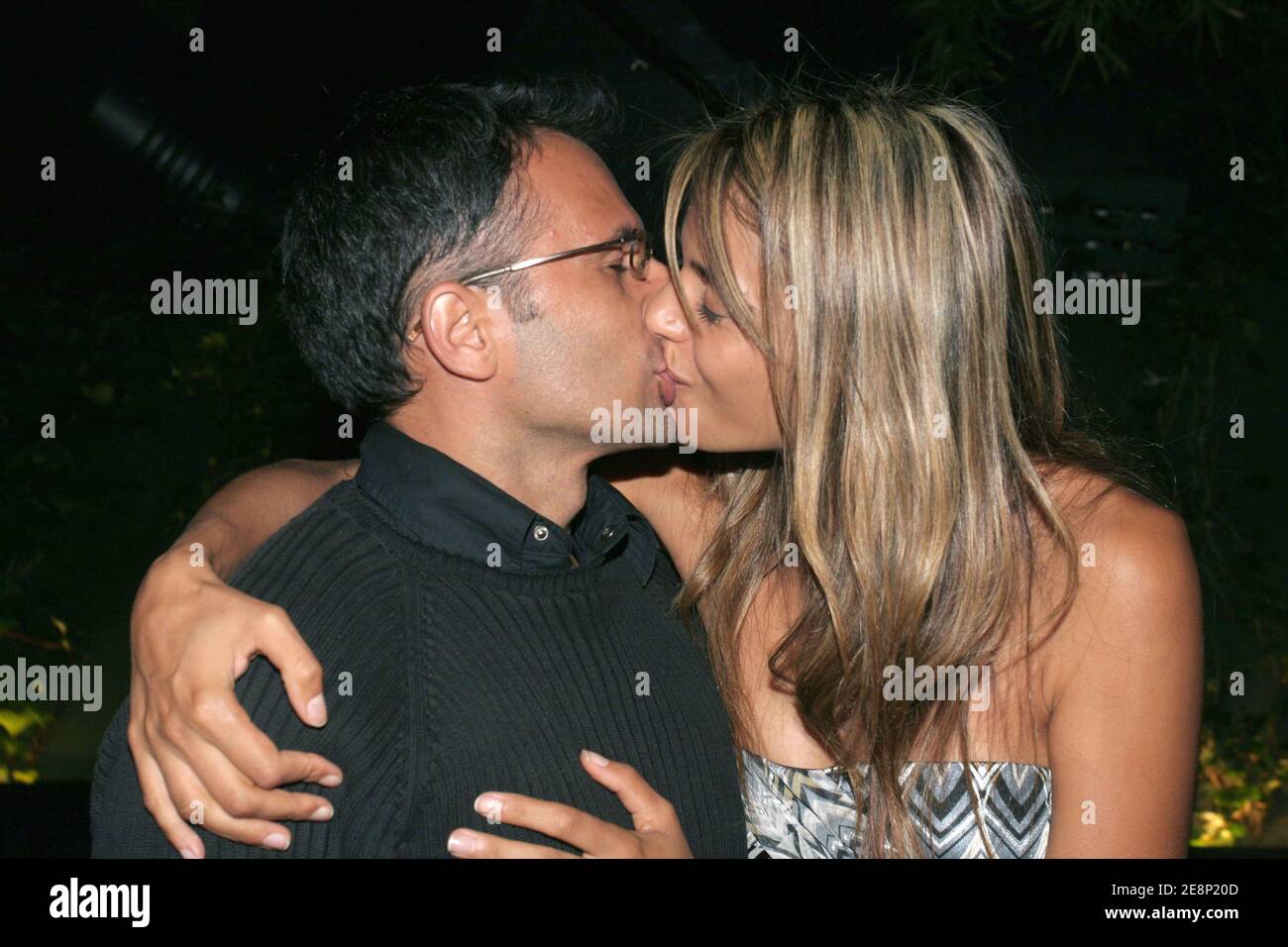Jade, la gagnante de "Koh Lanta", célèbre sa victoire avec son mari à l'Etoile à Paris, France, le 11 septembre 2007. Photo de Benoit Pinguet/ABACAPRESS.COM. Banque D'Images