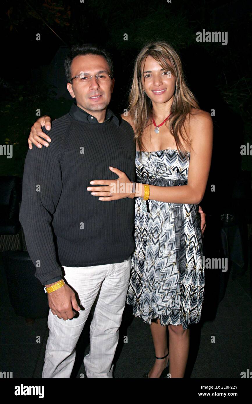Jade, la gagnante de "Koh Lanta", célèbre sa victoire avec son mari à l'Etoile à Paris, France, le 11 septembre 2007. Photo de Benoit Pinguet/ABACAPRESS.COM. Banque D'Images