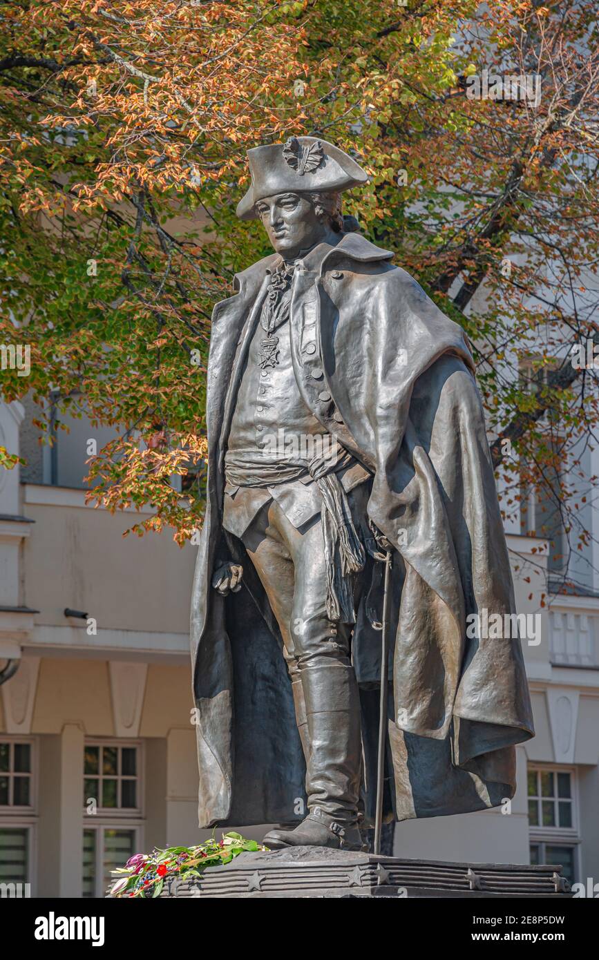 Monument du général américain Baron von Steuben dans le centre-ville historique de Magdeburg, Allemagne, aux couleurs de l'automne Banque D'Images