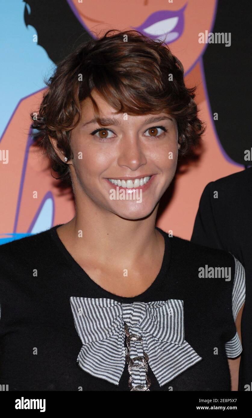 L'actrice française Emma de Caunes lors de la première de l'Age des Tenebres, qui s'est tenue au théâtre Gaumont Marignan à Paris, en France, le 17 septembre 2007. Photo de Nicolas Khayat/ABACAPRESS.COM Banque D'Images