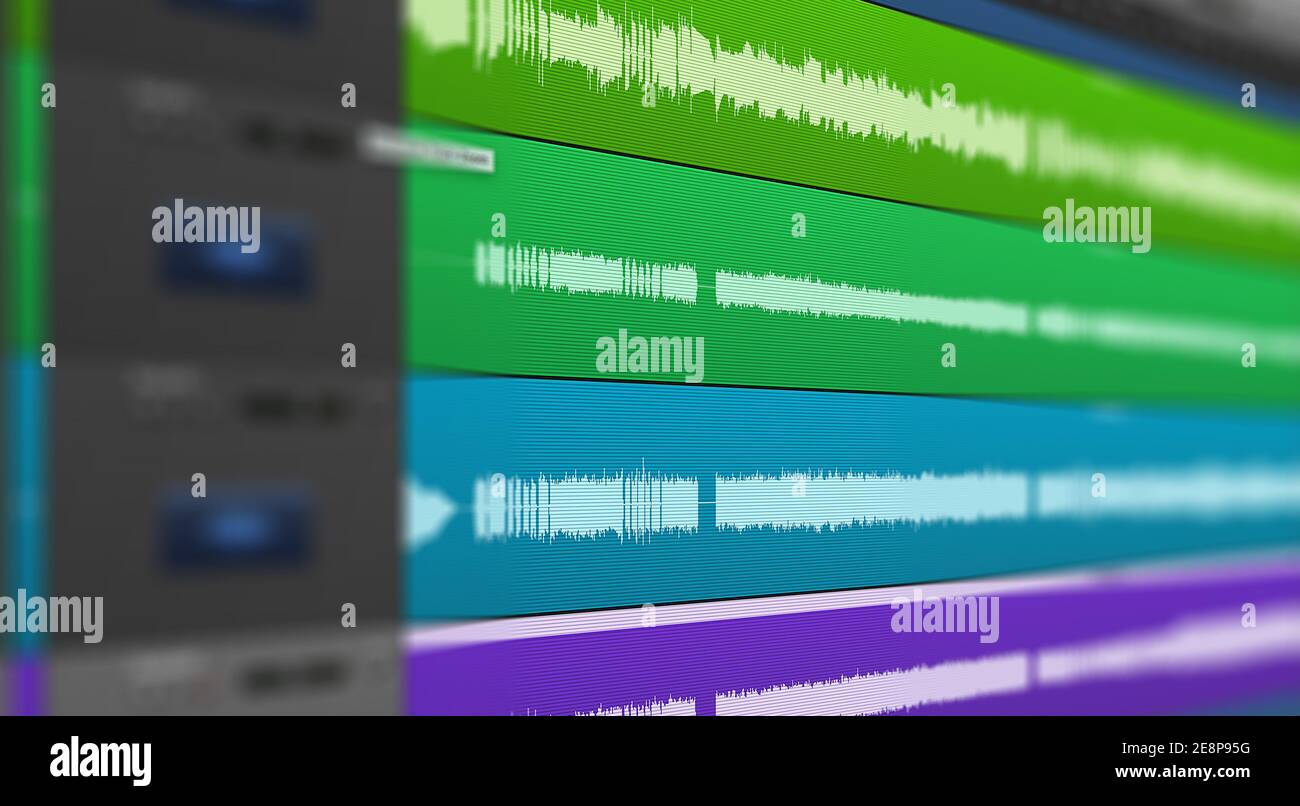 Image de l'onde audio multipiste sur le moniteur. Enregistrement, mixage et mastering en studio. Banque D'Images