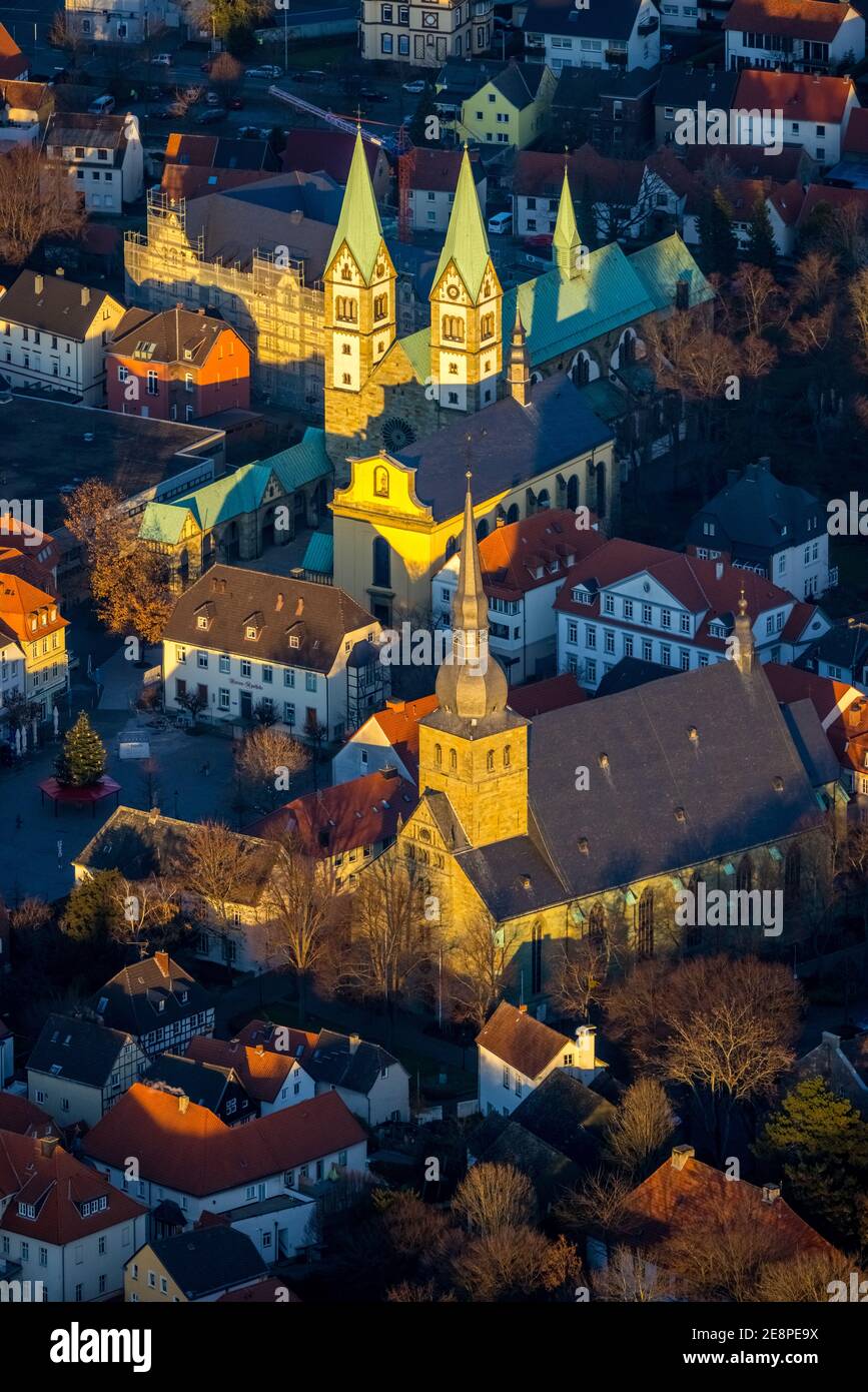 Vue aérienne, Vieille ville, Basilique de la Visitation de la Vierge Marie, Walburgisstraße, ancienne église de pèlerinage, rénovation du monastère franciscain, catholi Banque D'Images