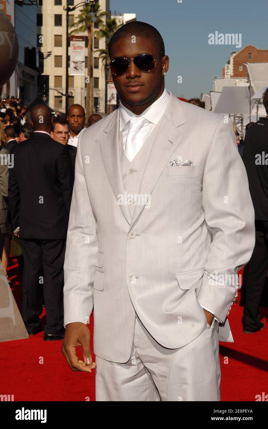 Reggie Bush, joueur de la NFL, participe aux EPPY Awards 2007 au Kodak Theatre à Hollywood. Los Angeles, le 11 juillet 2007. (Photo : bague Reggie). Photo de Lionel Hahn/ABACAPRESS.COM Banque D'Images