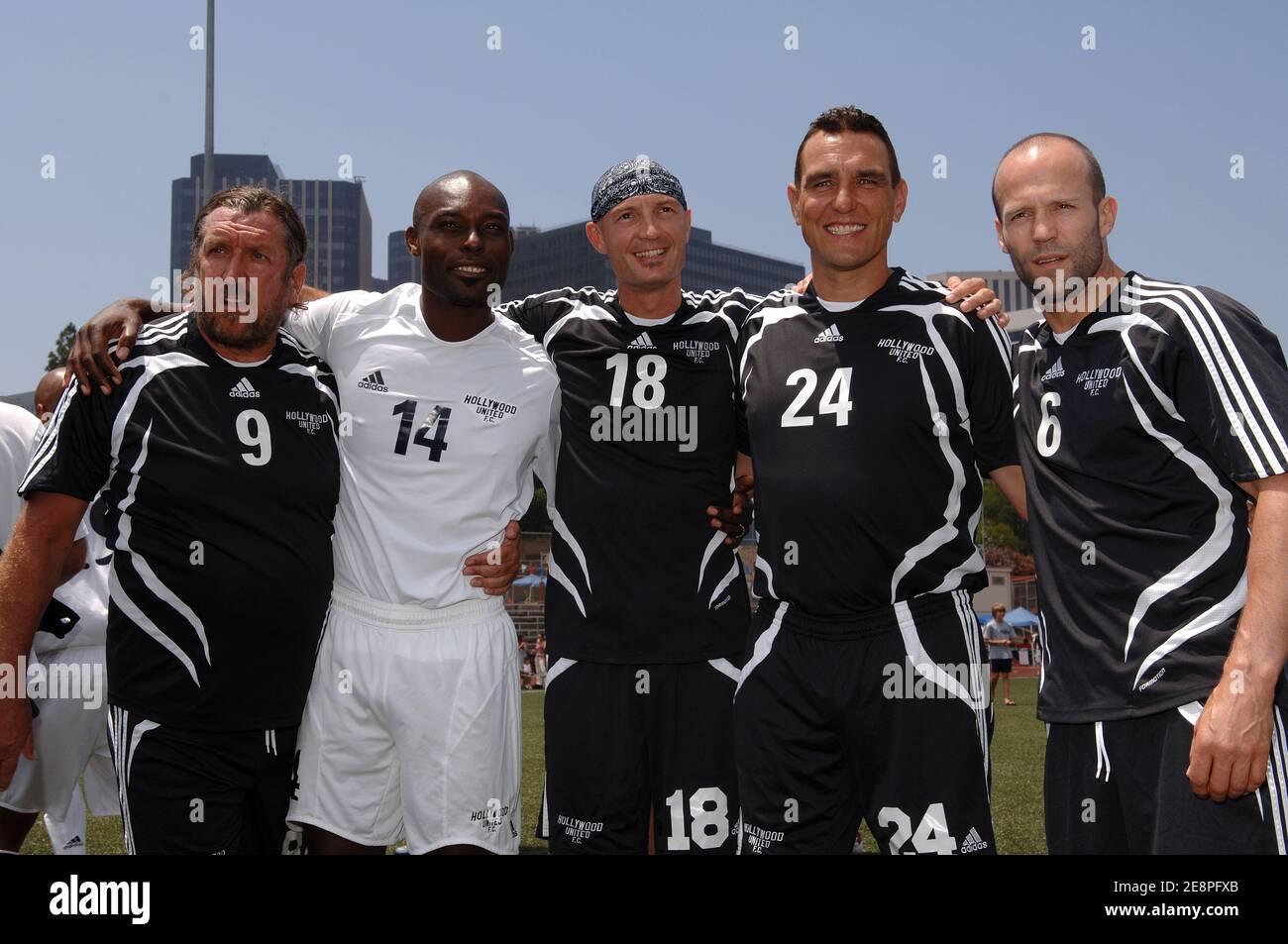 Steve Jones, Jimmy Jean-Louis, Frank Leboeuf, Vinnie Jones et Jason Statham assistent à « Scer for Survivors » un match de football organisé par le Hollywood United football Club au profit du Programme for torture victimes The Hollywood United Youth Soccer Association. Los Angeles, le 22 juillet 2007. (Photo : Steve Jones, Jimmy Jean-Louis, Frank Leboeuf, Vinnie Jones, Jason Statham). Photo de Lionel Hahn/ABACAPRESS.COM Banque D'Images