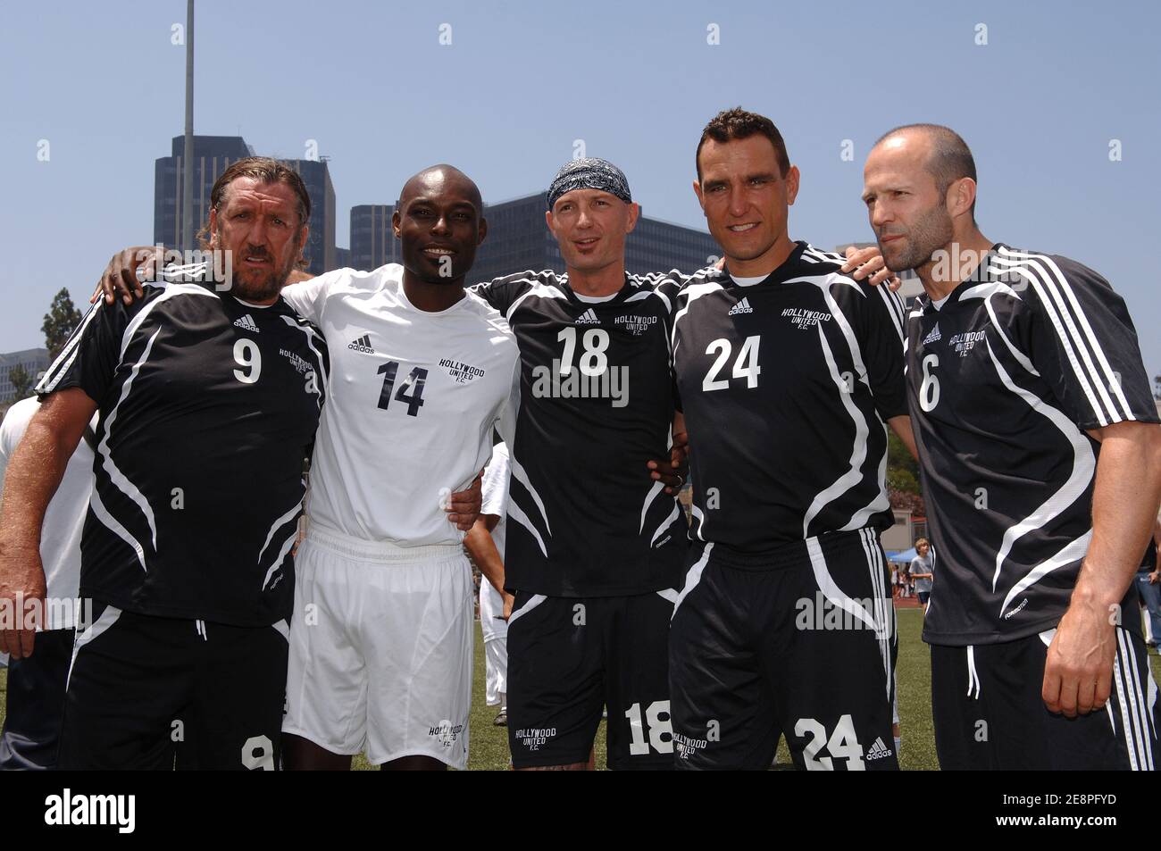 Steve Jones, Jimmy Jean-Louis, Frank Leboeuf, Vinnie Jones et Jason Statham assistent à « Scer for Survivors » un match de football organisé par le Hollywood United football Club au profit du Programme for torture victimes The Hollywood United Youth Soccer Association. Los Angeles, le 22 juillet 2007. (Photo : Steve Jones, Jimmy Jean-Louis, Frank Leboeuf, Vinnie Jones, Jason Statham). Photo de Lionel Hahn/ABACAPRESS.COM Banque D'Images