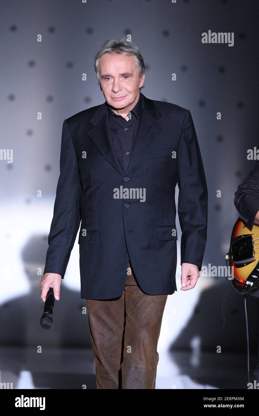 Michel Sardou à l'enregistrement du vivre Dimanche le 12 septembre 2007 à Paris, France. Photo de Max Colin/ABACAPRESS.COM Banque D'Images