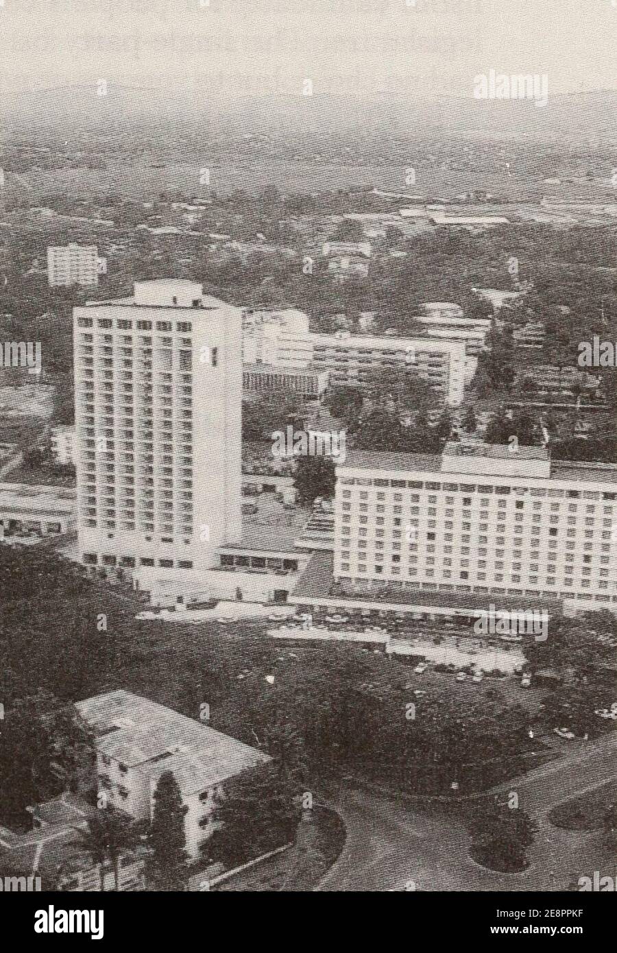 Bâtiments modernes à la périphérie de Kinshasa ZNTO. Banque D'Images