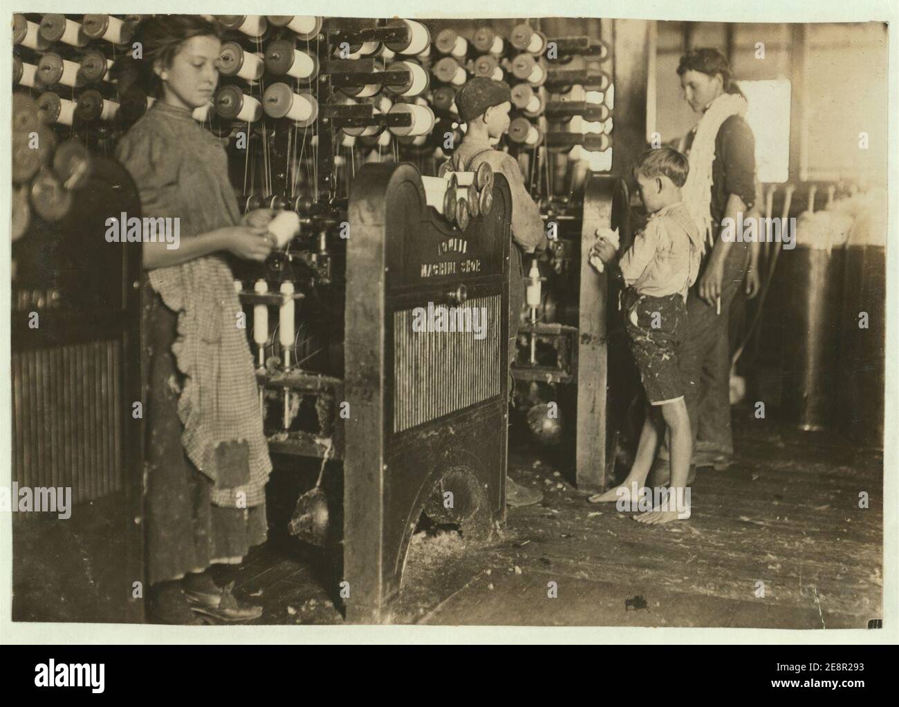 Travailleurs de l'usine de Cherryville en Caroline du Nord par Lewis Hine, 1908. Banque D'Images