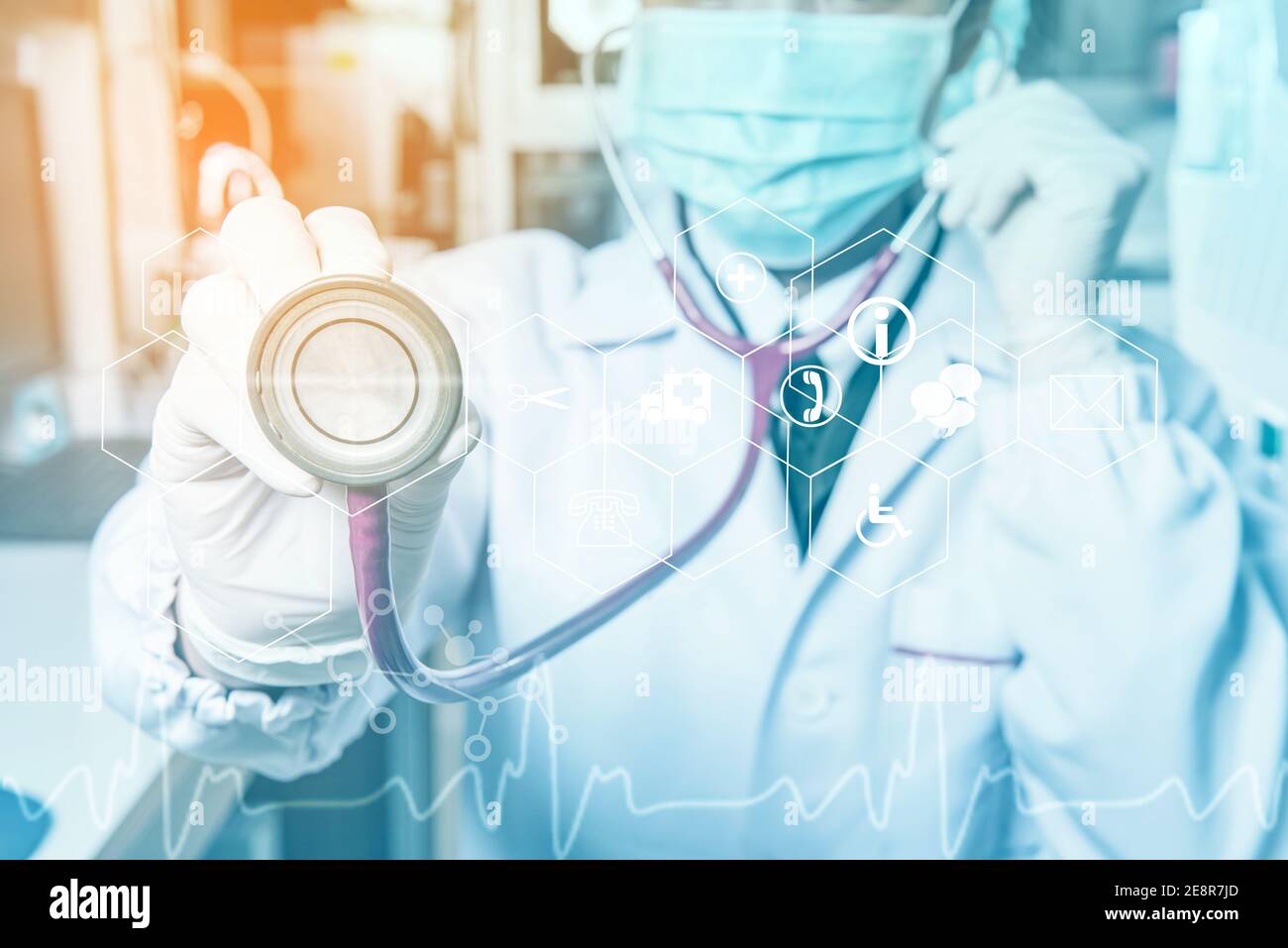 Médecin à l'hôpital ou au bureau. Concept de la technologie médicale et des affaires de soins de santé. Concept des technologies médicales modernes Banque D'Images