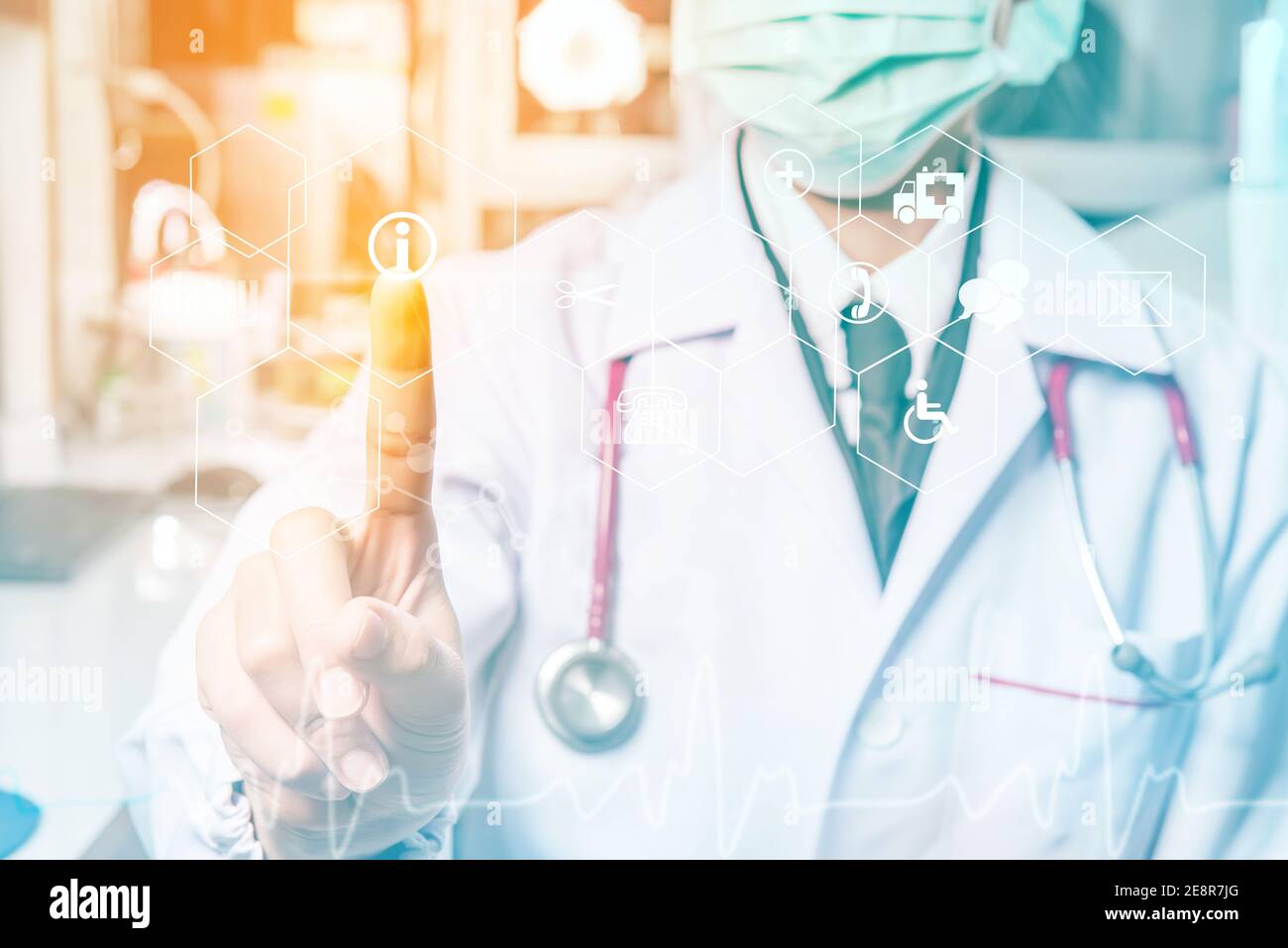 Médecin à l'hôpital ou au bureau. Concept de la technologie médicale et des affaires de soins de santé. Concept des technologies médicales modernes Banque D'Images
