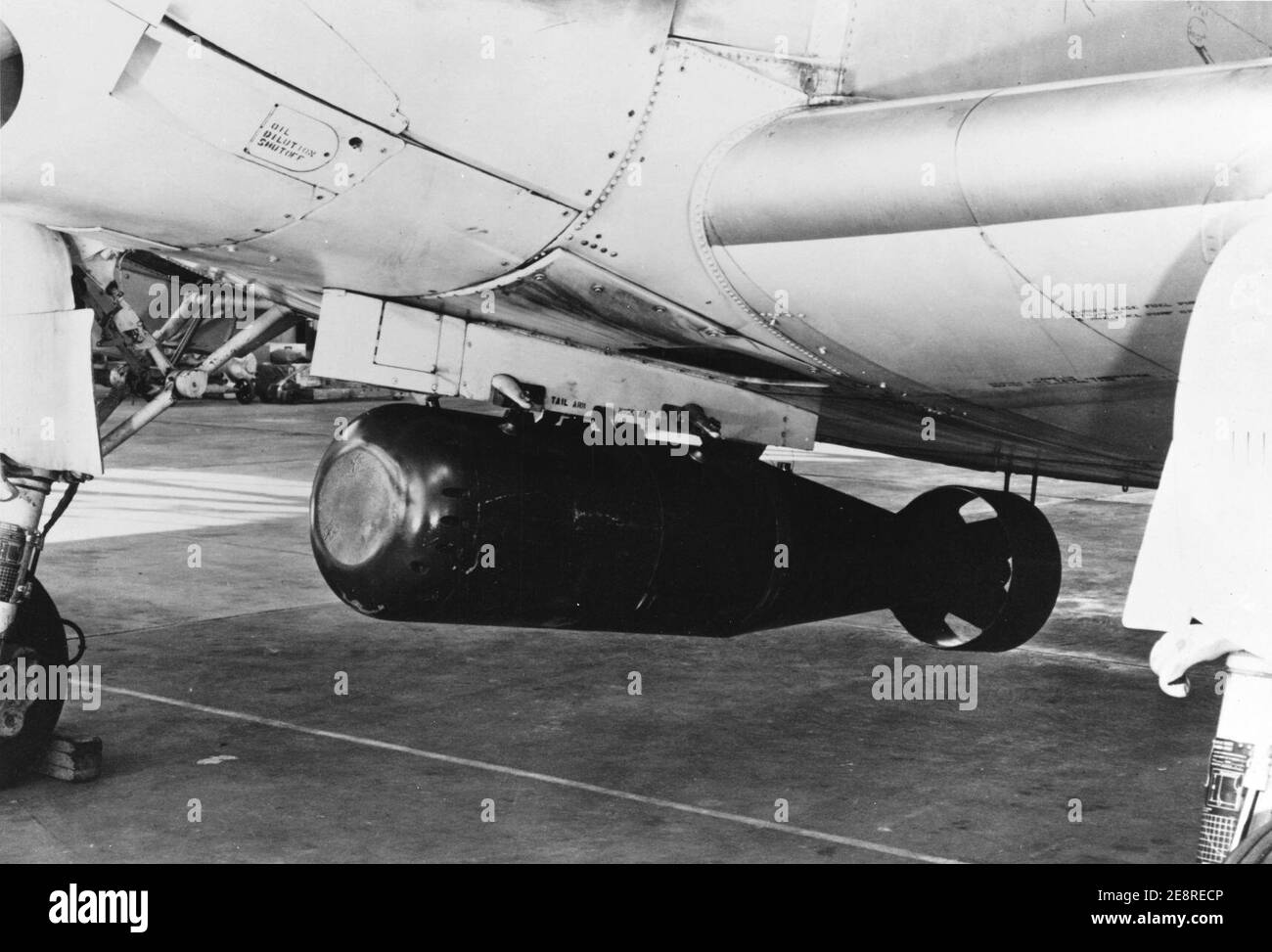 MK 101 charge de profondeur nucléaire Lulu sur un Skyraider AD (USN 1052478). Banque D'Images