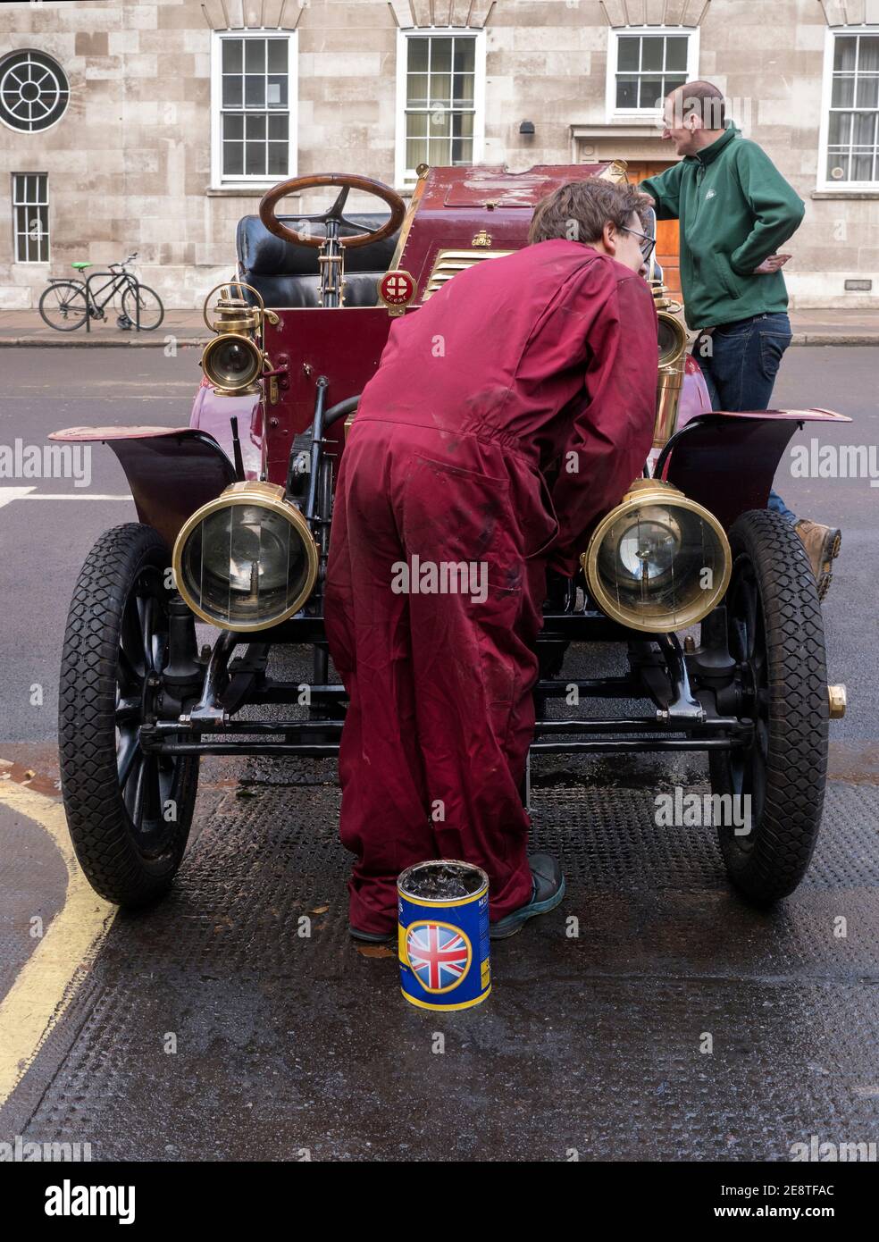 Des étudiants travaillant sur l'a 1902 James & Browne sont entrés par l'Imperial College sur la course de voiture de vétéran de Londres à Brighton. 2019 Banque D'Images